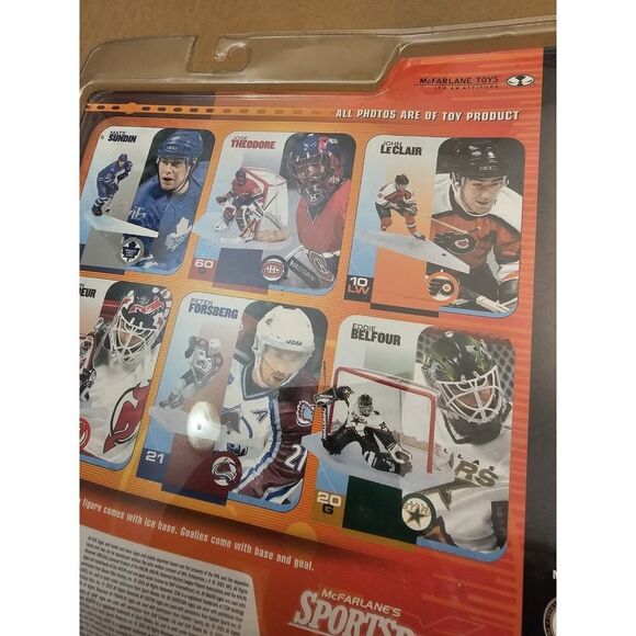 MCFARLANE - NHL - John LeClair - Philadelphia Flyers - Series 1 - Picture 7 of 8